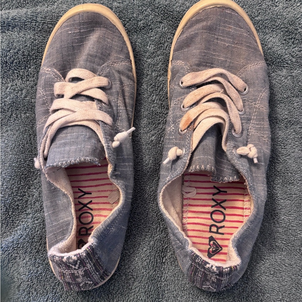 Roxy blue lace-Up Sneakers. Size 9